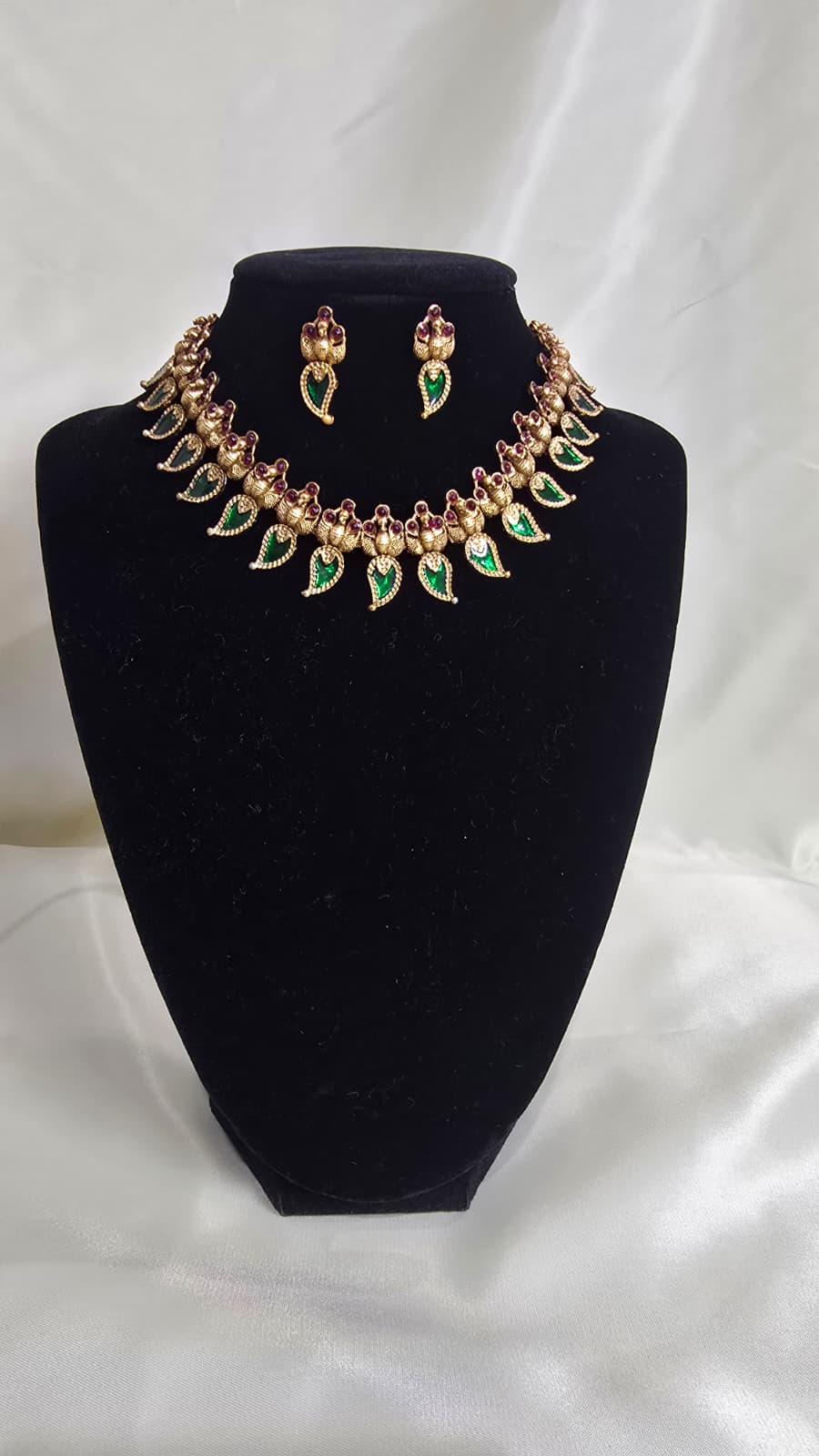 Emerald Leaf Choker