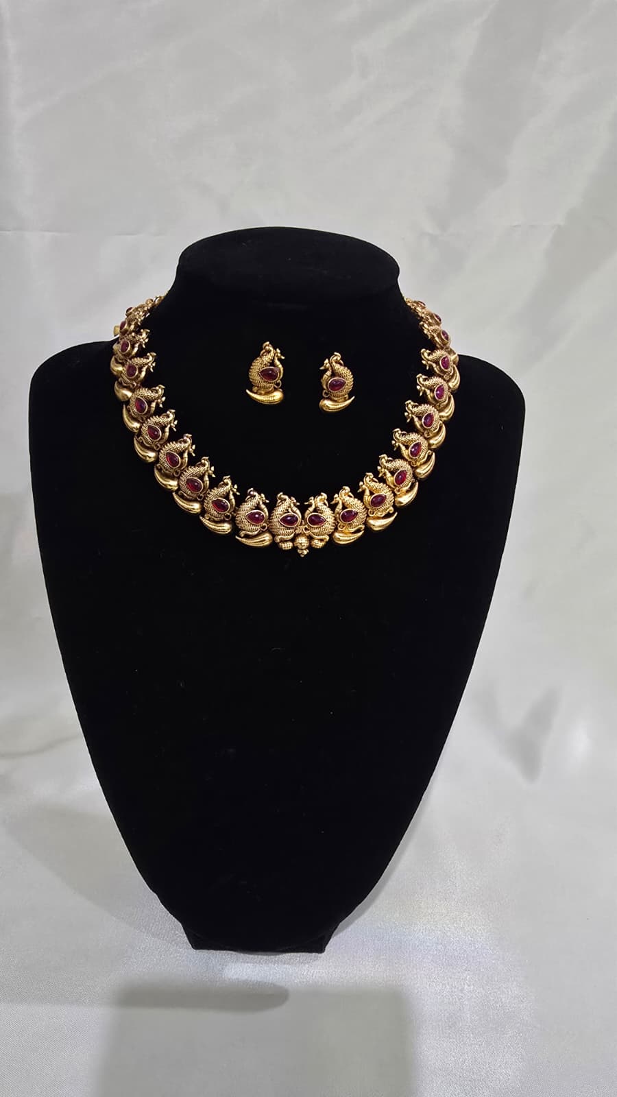 Peacock Ruby Choker